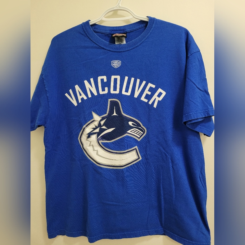 Mens Vancouver Canucks TShirt